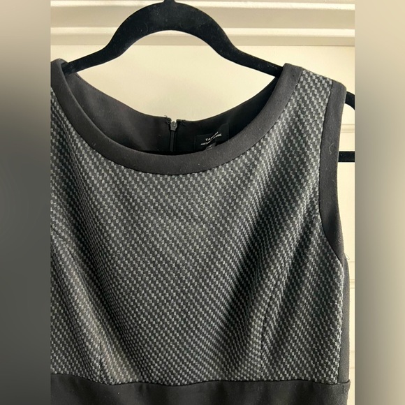 Tahari Arthur S Levine black grey sleeveless pencil dress women’s size 10 - Picture 2 of 4
